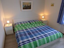 Elfe - Apartments Three-bedroom Apartment for 6 Guests With Patio