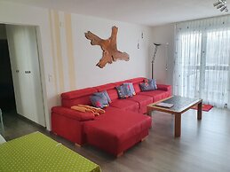 Elfe - Apartments Three-bedroom Apartment for 6 Guests With Patio