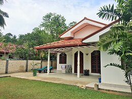 Swiss Villa Moragalla Beach