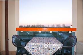 Cozy Flat With Terrace and Shared Pool