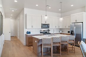 Villa #23 At Bloomington Country Club 4 Bedroom Townhouse by Redawning