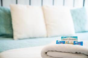 Abby's Retreat 4 Bedroom Townhouse by RedAwning