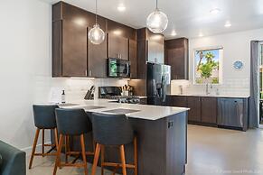 Abby's Retreat 4 Bedroom Townhouse by RedAwning