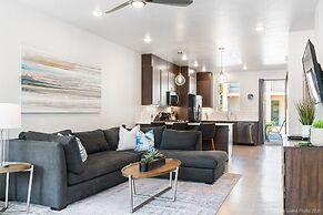 Abby's Retreat 4 Bedroom Townhouse by RedAwning