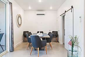 Abby's Retreat 4 Bedroom Townhouse by RedAwning