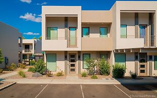 Abby's Retreat 4 Bedroom Townhouse by RedAwning