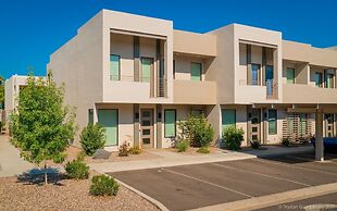 Abby's Retreat 4 Bedroom Townhouse by RedAwning