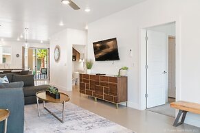 Abby's Retreat 4 Bedroom Townhouse by RedAwning