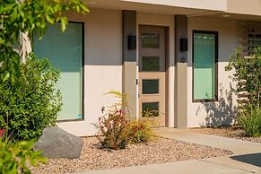 Abby's Retreat 4 Bedroom Townhouse by RedAwning