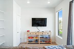 Abby's Retreat 4 Bedroom Townhouse by RedAwning