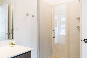 Abby's Retreat 4 Bedroom Townhouse by RedAwning