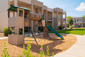 Abby's Retreat 4 Bedroom Townhouse by RedAwning