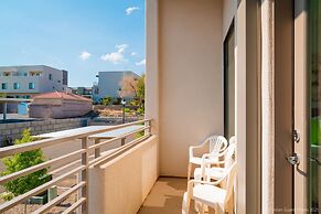 Abby's Retreat 4 Bedroom Townhouse by RedAwning