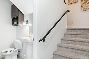 Abby's Retreat 4 Bedroom Townhouse by RedAwning