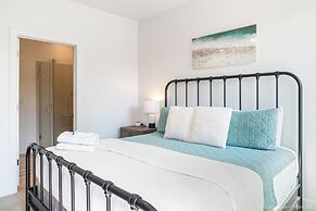 Abby's Retreat 4 Bedroom Townhouse by RedAwning