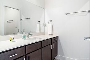 Abby's Retreat 4 Bedroom Townhouse by RedAwning