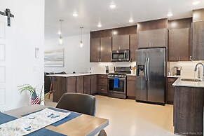 Abby's Retreat 4 Bedroom Townhouse by RedAwning