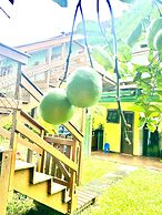 Suítes aconchegantes com piscina e praia