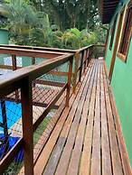 Suítes aconchegantes com piscina e praia