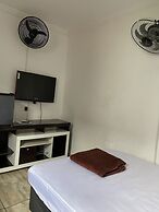 Suítes aconchegantes com piscina e praia