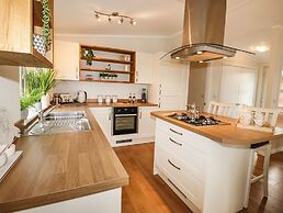 Bramblings by the Lake