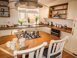 Bramblings by the Lake