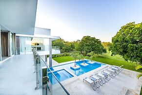 Ultra Modern Villa with Chef & Maid
