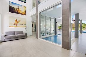 Ultra Modern Villa with Chef & Maid