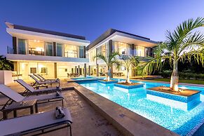 Ultra Modern Villa with Chef & Maid