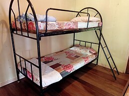 OYO Home 90430 Mountain Resthouse