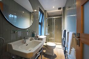 Riva Boutique Hotel & Restaurant