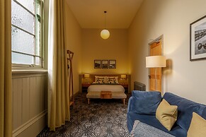 Riva Boutique Hotel & Restaurant