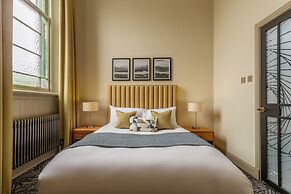 Riva Boutique Hotel & Restaurant