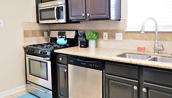 3Bdrm 2.5Bath 5Beds - Near Downtown