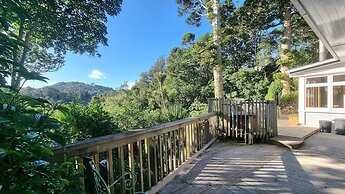 The Kauri Retreat - Sea Views & Spa Pool