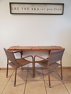 Comfy apartment 8 minute walk from beach