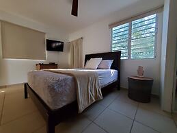 Comfy apartment 8 minute walk from beach