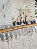 Comfy apartment 8 minute walk from beach