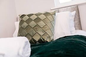 Cosy 2BR Home Near Milton Keynes Centre
