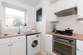 Cosy 2BR Home Near Milton Keynes Centre