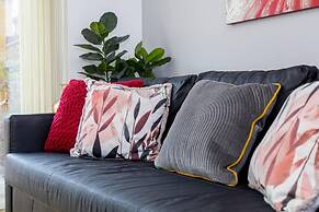 Cosy 2BR Home Near Milton Keynes Centre