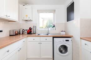 Cosy 2BR Home Near Milton Keynes Centre