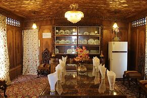 Wangnoo Worth Houseboats