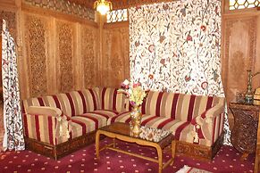 Wangnoo Worth Houseboats