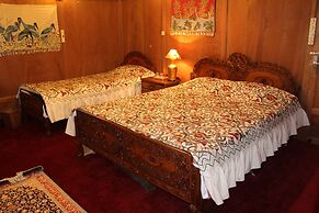 Wangnoo Worth Houseboats