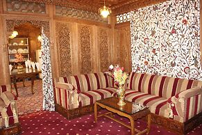 Wangnoo Worth Houseboats