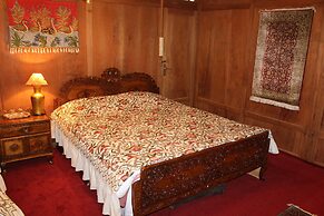 Wangnoo Worth Houseboats