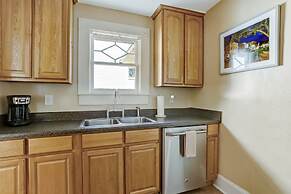 Newly Renovated Home in Downtown Fernandina Beach, A Block Away from C