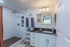 Emmalani 423 1 Bedroom Condo by RedAwning