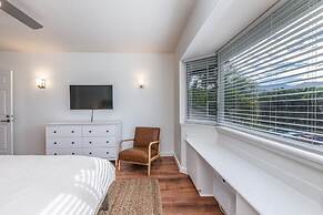 Emmalani 423 1 Bedroom Condo by RedAwning